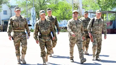 Қарағанды облысына жұмыс сапары барысында Қазақстан Республикасы Қорғаныс министрінің тыл және әскери инфрақұрылым мәселелері жөніндегі орынбасары генерал-лейтенант Қаныш Әбубәкіров Қарағанды, Балқаш және Приозерск гарнизондарында кешенді инспекция жүргізді., сурет - Zakon.kz жаңалық 07.08.2025 10:52