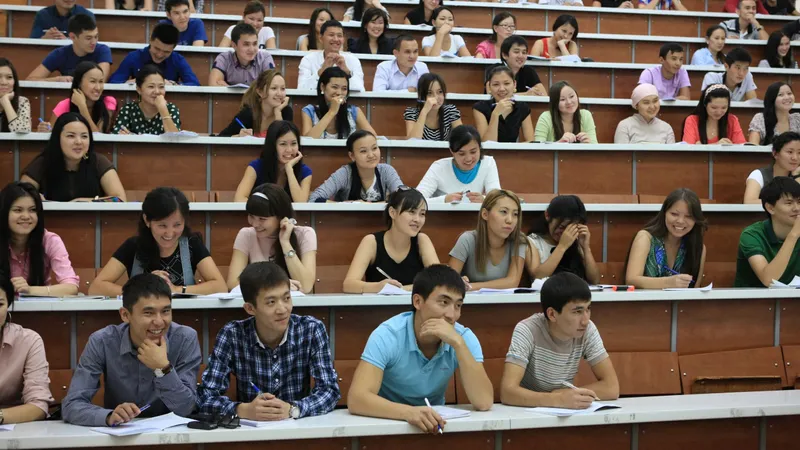 Желіде білім грантын жеңіп алған түлектердің видеосы тарады