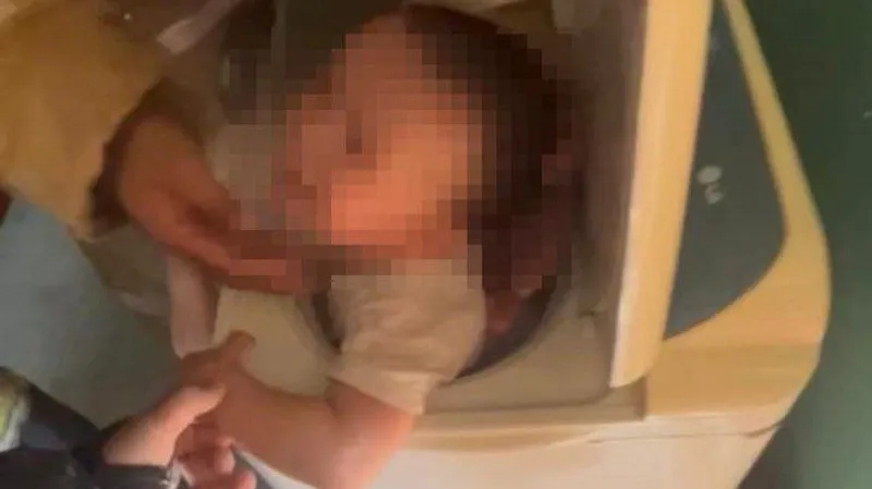 Атырауда екі жасар сәби кір жуғыш машинаға қысылып қалды