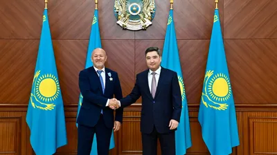 Марапаттау рәсімі, Бектенов, құрылысшылар, Мемлекет басшысы атынан , сурет - Zakon.kz жаңалық 08.08.2025 18:49