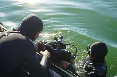 Қазақстанда су астынан тікұшақ сынықтары мен бір адамның мәйіті табылды, сурет - Zakon.kz жаңалық 09.08.2025 13:01