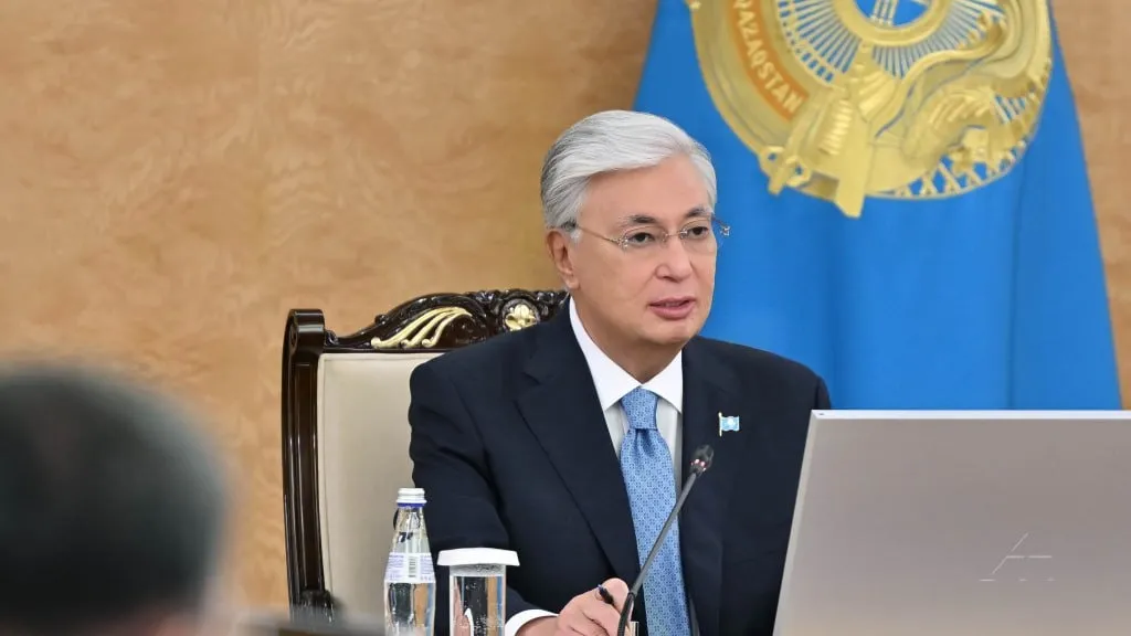 Ресейлік жұлдыздар целлюлитпен жабылған есектерін көрсетеді