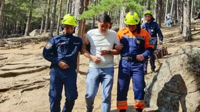 Құтқарушылар Көкшетау тауында өзін жайсыз сезінген туристке жедел көмекке келді , сурет - Zakon.kz жаңалық 11.08.2025 09:56