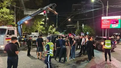 Алматыда түн ортасында екі көлік соқтығысып, жүргізуші мен жолаушы жедел түрде ауруханаға жеткізілді , сурет - Zakon.kz жаңалық 12.08.2025 10:54