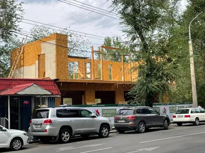 Алматының орталығында екі қабатты ғимарат бұзылып жатыр, сурет - Zakon.kz жаңалық 13.08.2025 17:16