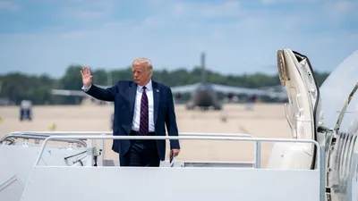 Дональд Трамп, ұшақ, сурет - Zakon.kz жаңалық 15.08.2025 17:38