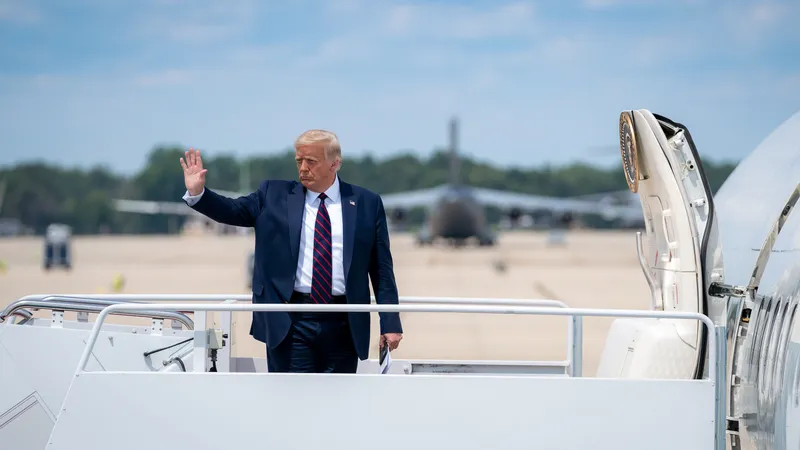 Трамп Аляскаға ұшты