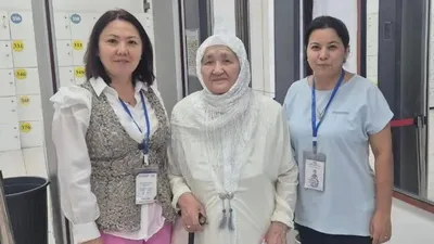 Алматыда 85 жасар әжей ЖОО-ға түсу үшін ҰБТ тапсыруға келді , сурет - Zakon.kz жаңалық 15.08.2025 09:21