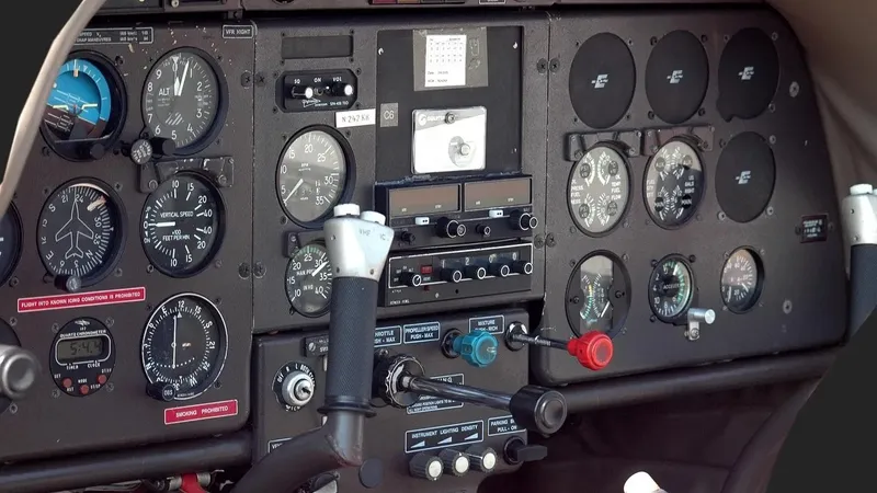 Ақмола облысында ұшақ апатқа ұшырап, екі адам қаза тапты