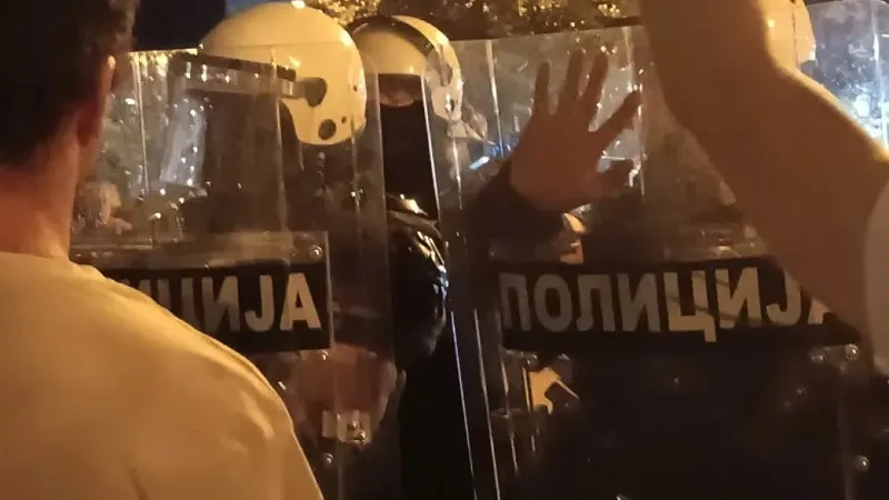 Сербиядағы наразылықтарда алты полиция қызметкері жарақат алды