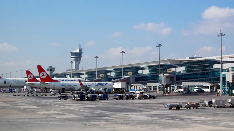 БАҚ Путин – Зеленский – Трамп саммиті үшін Ататүрік атындағы әуежайды ұсынуда