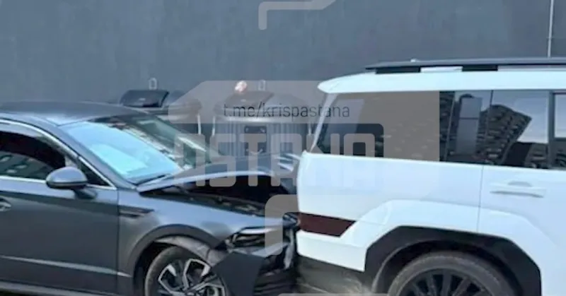 Астанада 7 жастағы бала ата-анасының көлігін айдап шығып, жол апатына түсті