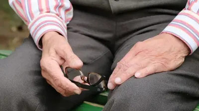 Өскеменде рақымшылыққа ілінген зейнеткер бостандыққа шықты, сурет - Zakon.kz жаңалық 21.08.2025 22:48