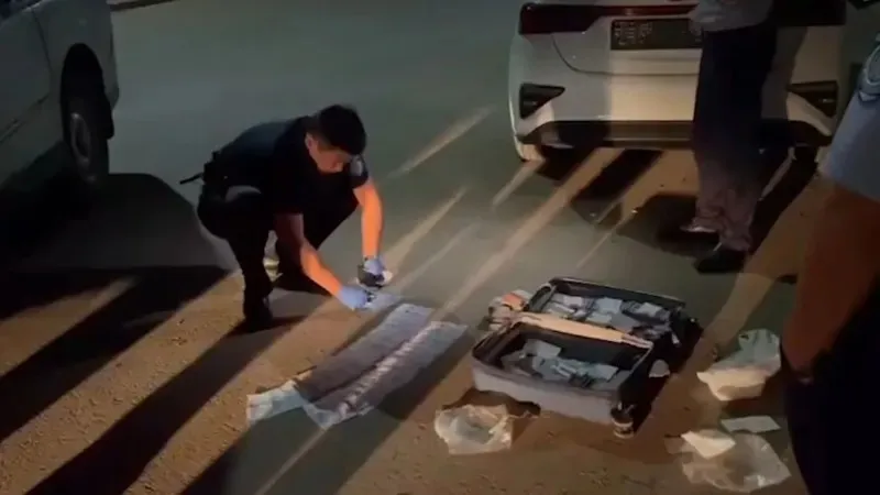 Әйелдерді аяқтарынан іліп қою