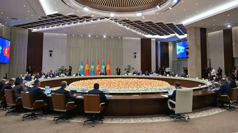 Тоқаев пен Жапаров Қазақстан мен Қырғызстан Жоғары мемлекетаралық кеңесінің отырысында қандай мәлімдеме жасады