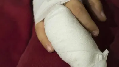 Саусақ, Ақтөбе, аттракцион, шынжыр, бес жасар бүлдіршін , сурет - Zakon.kz жаңалық 22.08.2025 21:31