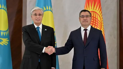 Қасым-Жомарт Тоқаев пен Садыр Жапаров келіссөз жүргізді, сурет - Zakon.kz жаңалық 22.08.2025 11:59