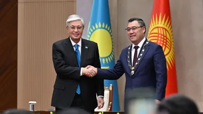 Тоқаев Садыр Жапаровты "Алтын Қыран" орденімен марапаттады, сурет - Zakon.kz жаңалық 22.08.2025 13:44