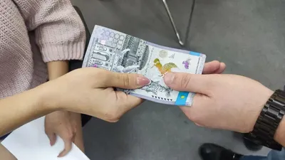 Теңге, ақтөбелік, алаяқтық, үйсіз қалу, ақшасынан айырылу, сурет - Zakon.kz жаңалық 22.08.2025 17:56