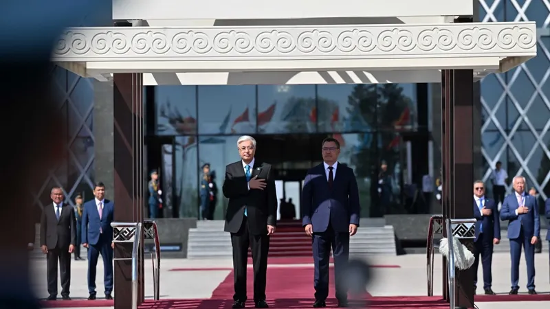 Қырғызстанда Қасым-Жомарт Тоқаевты салтанатты қарсы алу рәсімі өтті