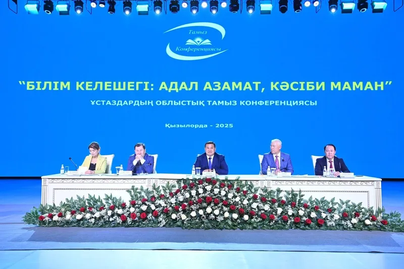 Веб-камерадағы бейресми қыз Веб-камерадағы бейресми қыз