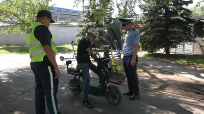 Алматы полициясы электровелосипедтерді тіркеудің маңыздылығын түсіндірді, сурет - Zakon.kz жаңалық 25.08.2025 15:29