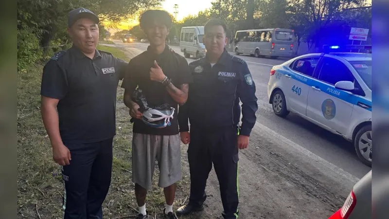 Қарағандылық полицейлер адасып қалған Оңтүстік Кореялық туристке жол сілтеді