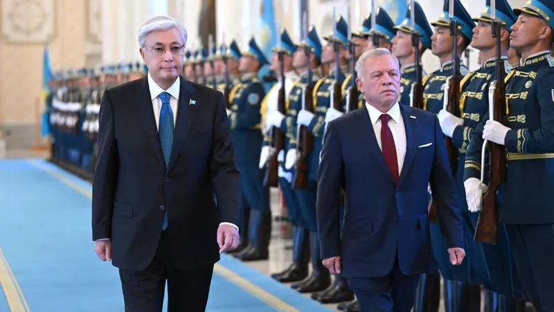 Ақордада Иордания Королі II Абдалла бен әл-Хусейнді салтанатты түрде қарсы алды