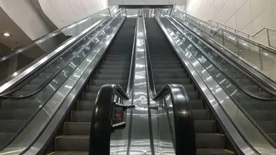 Петропавлда бала сауда орталығында эскалатордан құлап кетті, сурет - Zakon.kz жаңалық 28.08.2025 19:28