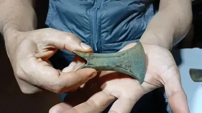 Археологтар 3000 жылдық тарихи бар белгісіз металлдан жасалған балта тапты, сурет - Zakon.kz жаңалық 28.08.2025 11:14