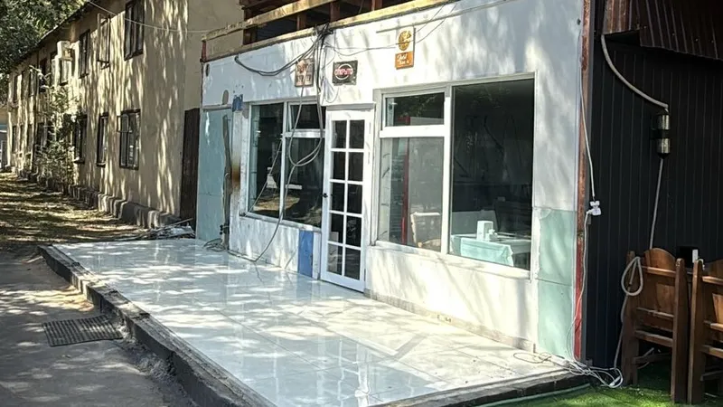 Алматыда кезекті заңсыз салынған қосалқы нысан сүріліп жатыр