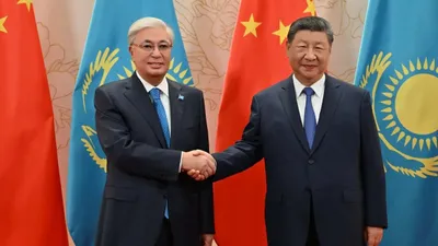 Ерекше ықылас – Си Цзиньпин Тоқаевты жеке қабылдауға шақырды, сурет - Zakon.kz жаңалық 31.08.2025 11:42