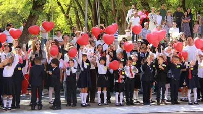 Шаттық пен толқыныс: Алматыда Білім күні қалай өтті, сурет - Zakon.kz жаңалық 01.09.2025 14:40