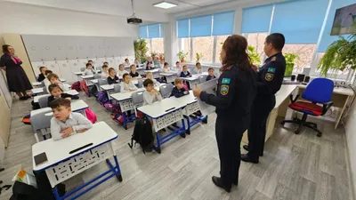 Павлодар облысында электр есептегіш пен аспалы шамдағы қысқа тұйықталу оқушаларды шошытты, сурет - Zakon.kz жаңалық 02.09.2025 23:30