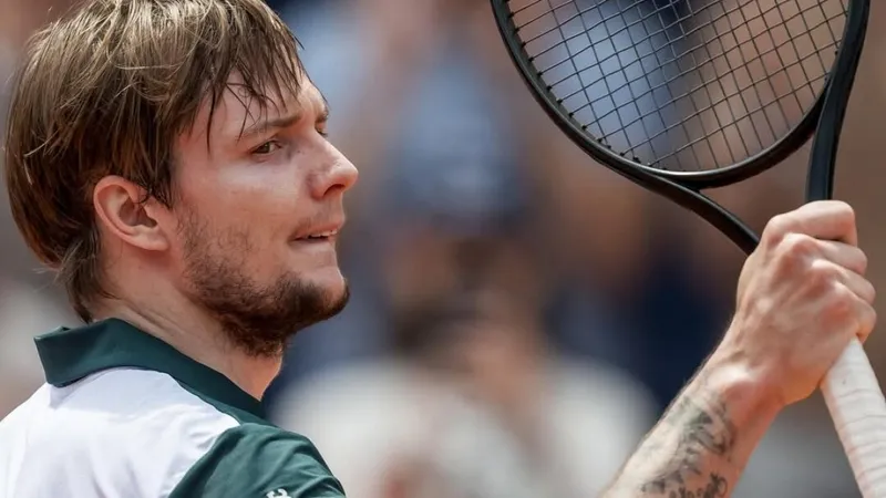 Александр Бублик АҚШ-та әлемнің бірінші ракеткасынан ойсырай жеңілді