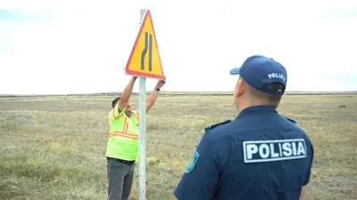 Жасанды жол тарылту – Абай облысында жол-көлік оқиғаларына (ЖКО) қарсы күресудің жаңа әдісі. Бұл туралы Zakon.kz-ке облыстық Полиция департаментінің (ПД) баспасөз қызметі хабарлады., сурет - Zakon.kz жаңалық 03.09.2025 14:23