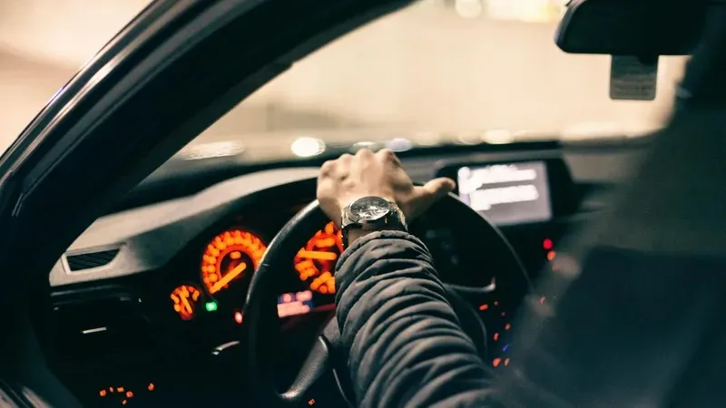 Автокөлікті толық қараңғылау және жылдамдықты төмендету: ІІМ позициясы белгілі болды