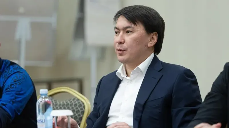 ҚФФ президенті  Уэльске қарсы ойын алдында ұлттық құрама мүшелерімен кездесті