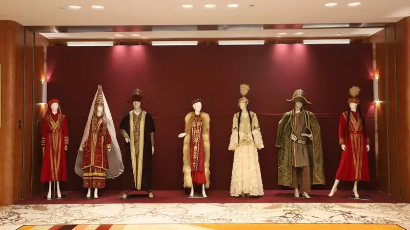 Ұлттық киім, Бейжің, мәдени орталық, сурет - Zakon.kz жаңалық 04.09.2025 17:57