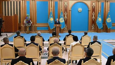 Бұған дейін Қасым-Жомарт Тоқаев Ақордадағы салтанатты рәсімде сөз сөйлеп, Қытайға жасаған соңғы сапары туралы айтқаны хабарланған болатын. Сондай-ақ президент мұнай-газ саласының болашағы жөнінде де баяндады., сурет - Zakon.kz жаңалық 05.09.2025 14:22