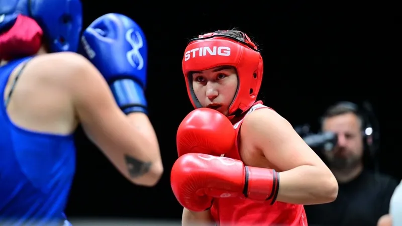 Бокстан ӘЧ-2025: Аида Әбікеева алғашқы жекпе-жегінде жеңіске жетті