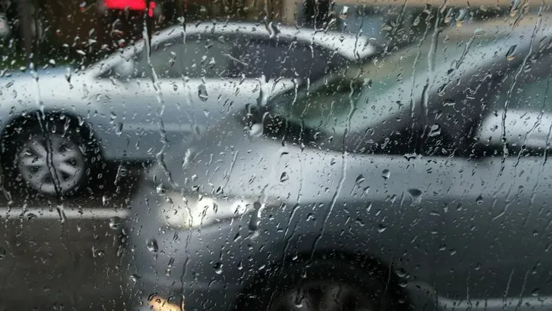 Сенбіде еліміздің басым бөлігінде найзағай ойнап, жаңбыр жауатыны болжанады