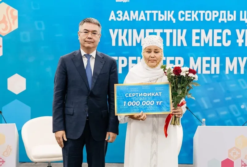 Марапаттау рәсімі, Атырау, форум, сурет - Zakon.kz жаңалық 05.09.2025 20:35