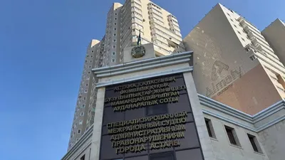 Автокөлік, ақша және бағалы сыйлықтар ұтысы: Астанада блогер Ерболат Жаңабыловтың ісі бойынша сот басталды, сурет - Zakon.kz жаңалық 05.09.2025 11:46