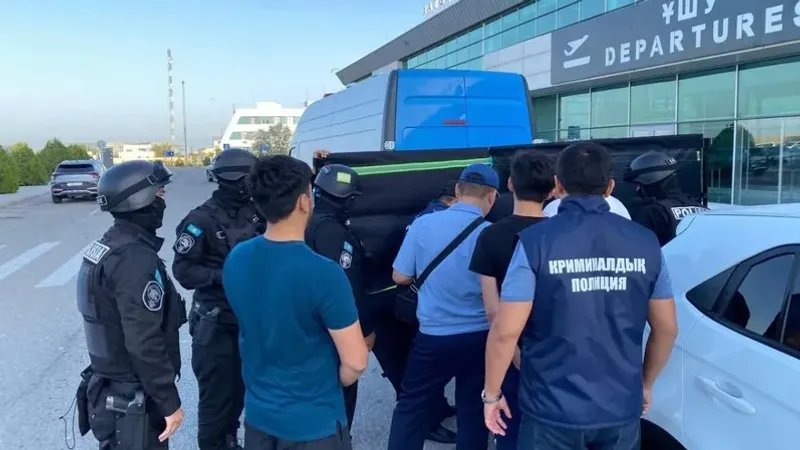 Ақтау әуежайында ірі есірткі партиясымен бірге ер адам ұсталды