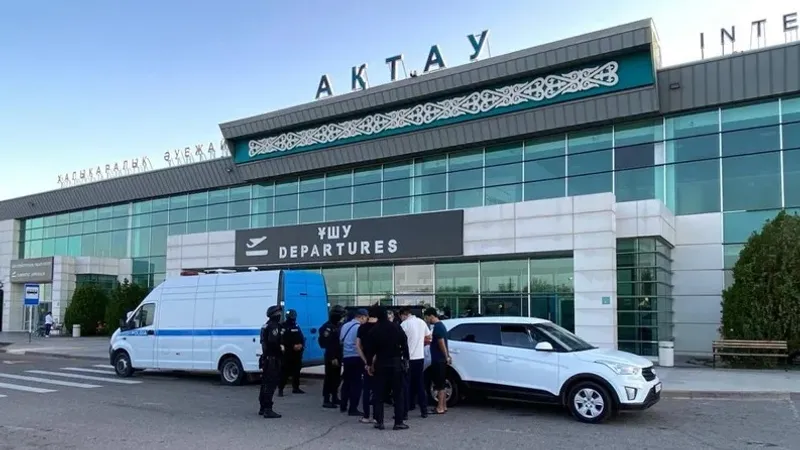 Ақтау әуежайы, ірі есірткі партиясы, ер адам  , сурет - Zakon.kz жаңалық 06.09.2025 10:17