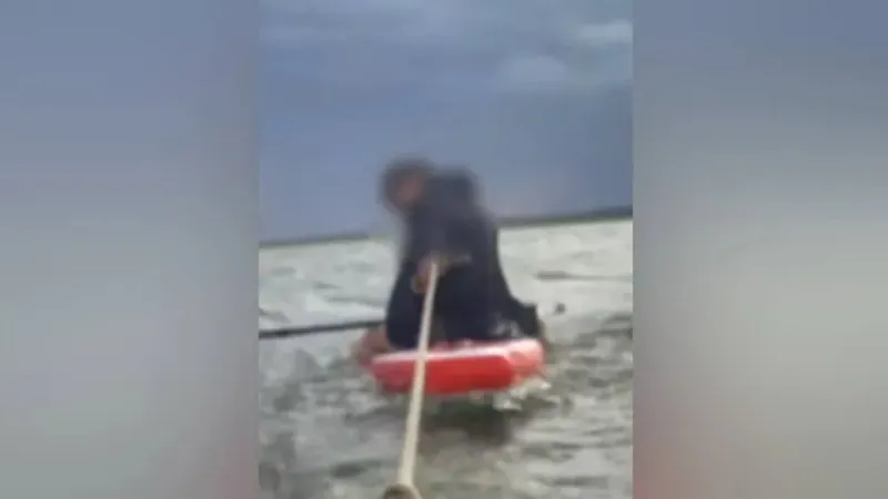 Тобыл өзенінде екі адам мінген қайықты ағыс ағызып әкетті