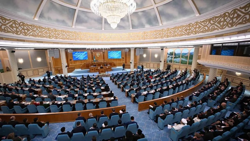 35-40 жас аралығындағы жетілген әйелдермен порно