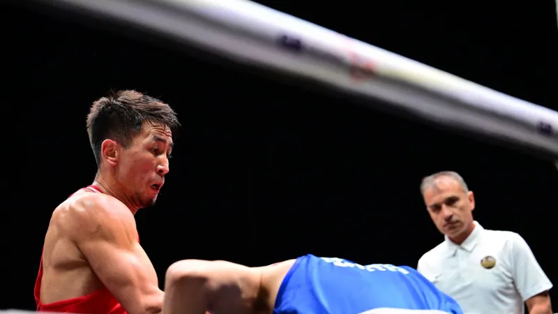 Бокстан ӘЧ-2025: Махмұд Сабырхан косовалық қарсыласын нокаутқа түсірді