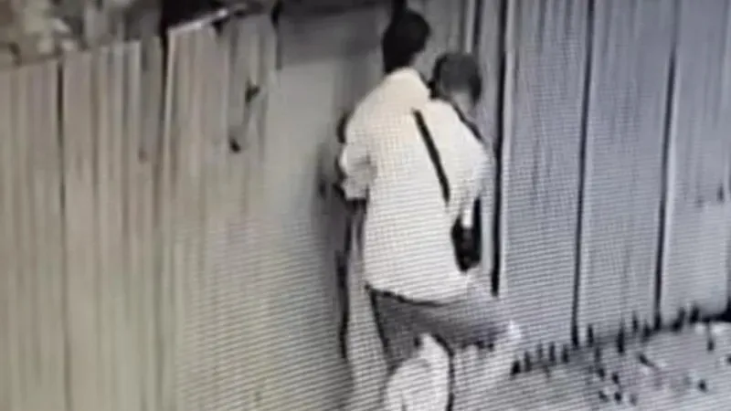 Саша мен Вова порно көру Аяғы бар әйелдер жайылған